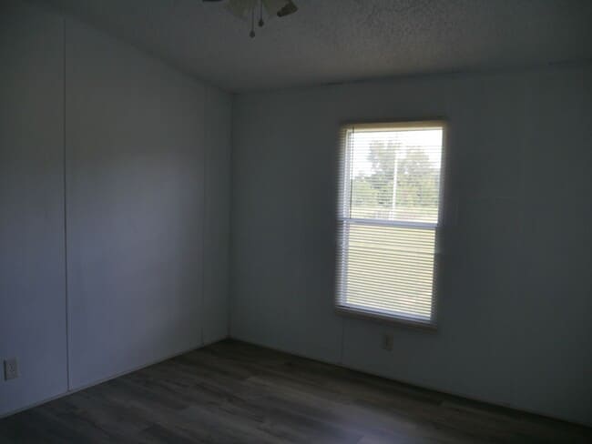 Building Photo - Adorable mobile home in Quitman