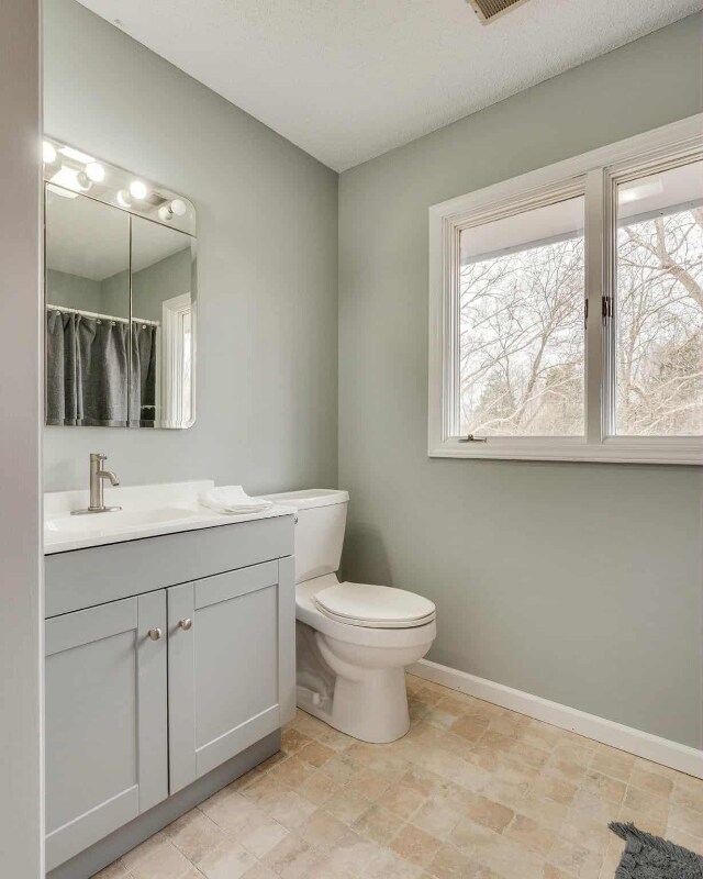 Building Photo - 5009 Emerald Dr