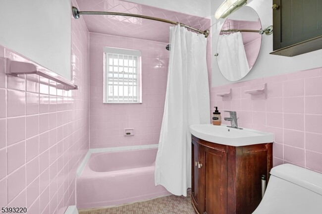 Building Photo - 640 Franklin Ave