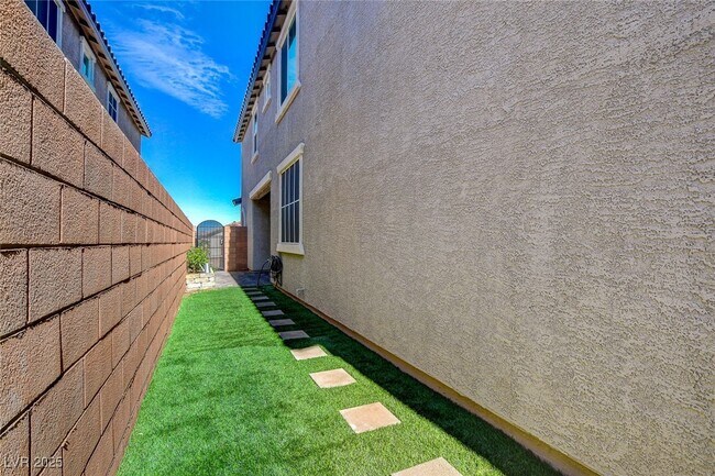 Building Photo - 1360 Cerulean Ave