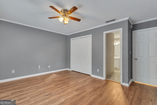 Building Photo - 135 Handshaker Ct