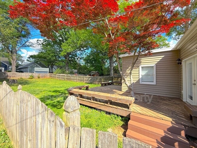 Building Photo - 2417 Bay St