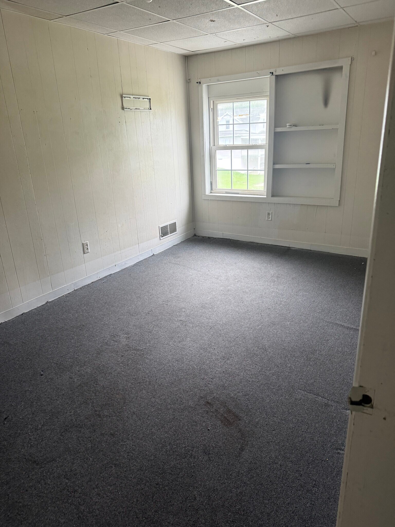 Building Photo - 305 Plum St