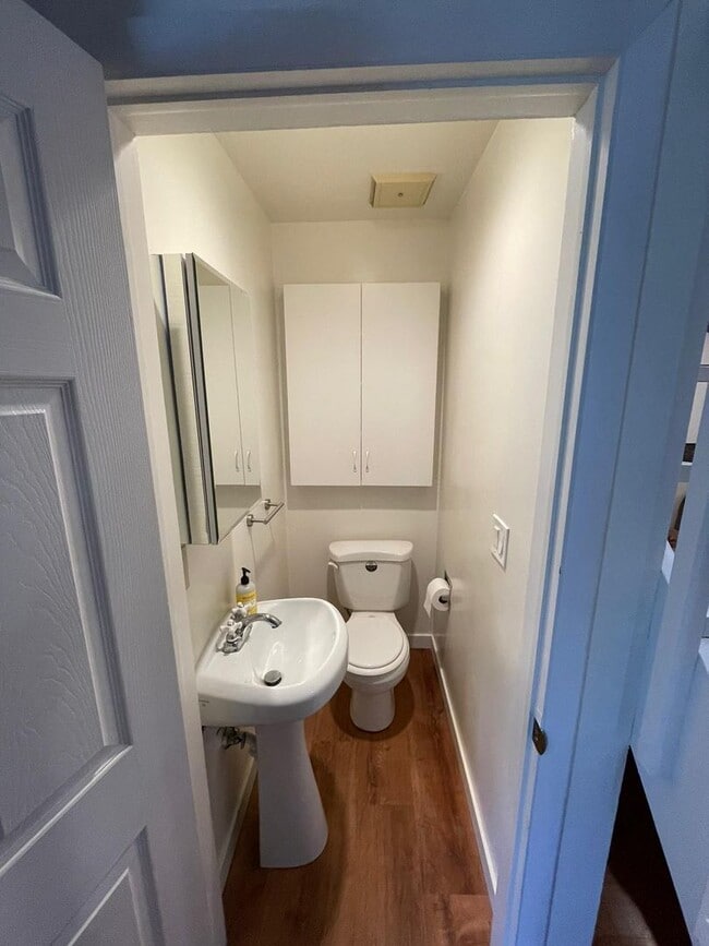 Building Photo - Prelease - 2bd/1.5ba Laminate flooring - Avail. July 2026