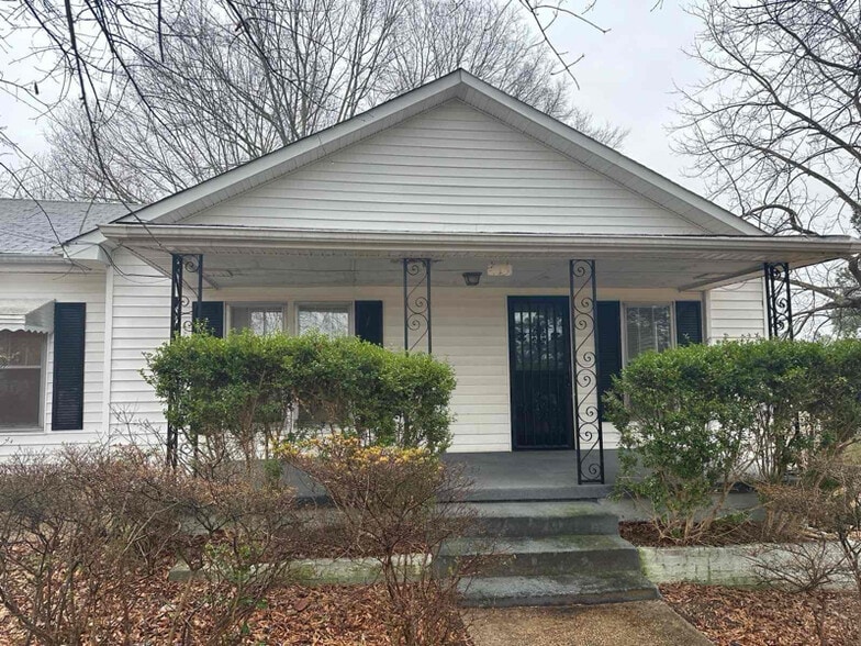 Building Photo - 713 Pine St