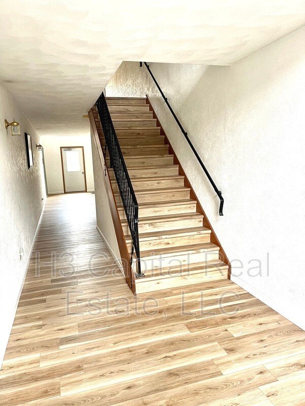 Building Photo - 130 Brookview Dr