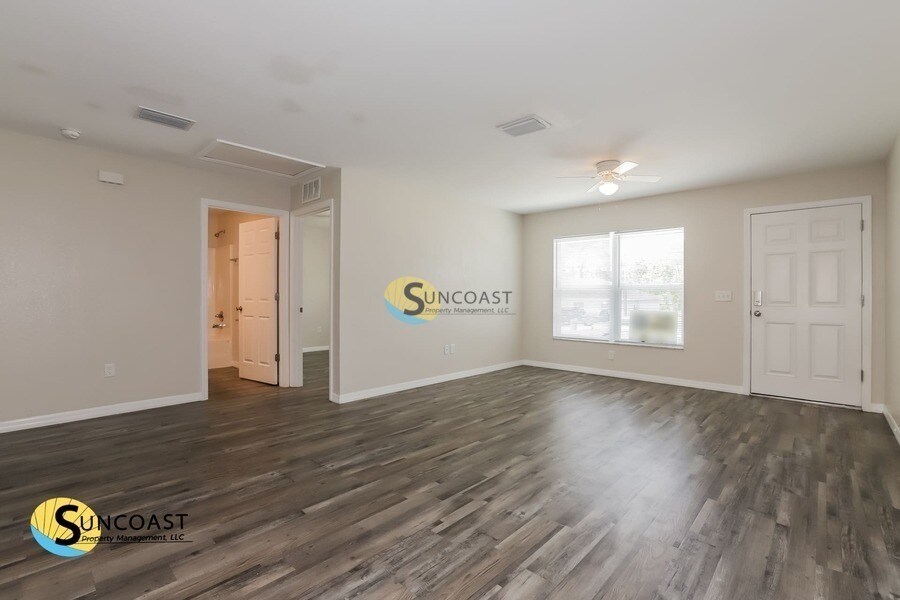 Building Photo - 9341 N Mendoza Way