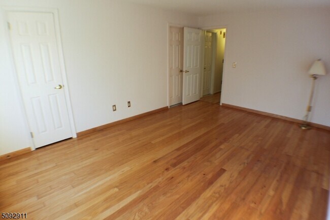 Building Photo - 238 Riveredge Dr