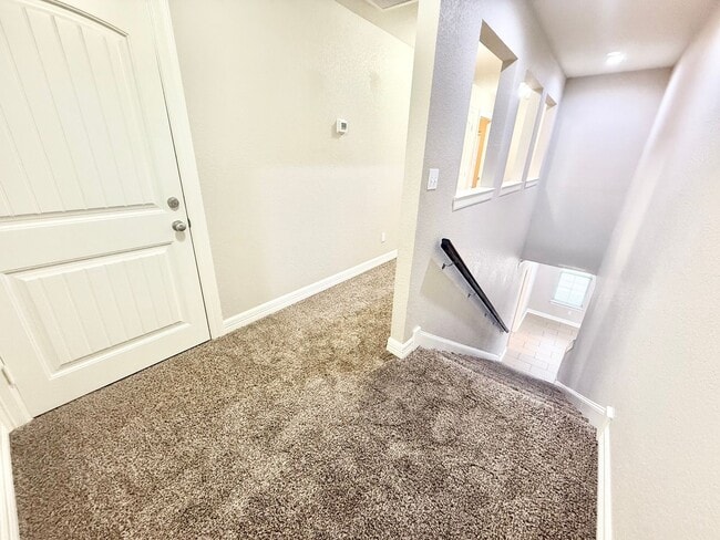 Building Photo - Luxury corner unit! 3-bed, 2.5-bath!