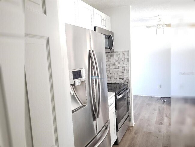 Building Photo - 4486 Yorkshire Ave