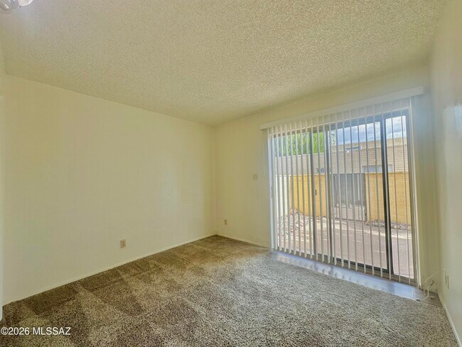 Building Photo - 810 S Kolb Rd
