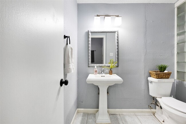 Building Photo - 11514 Gullwood Dr