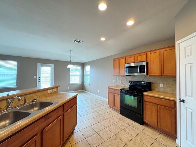 Building Photo - 3 Bed/ 2 Bath Home Available in Villages of Berry Creek!