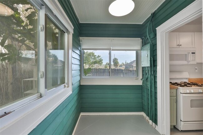Building Photo - 340 Moffett Ct N