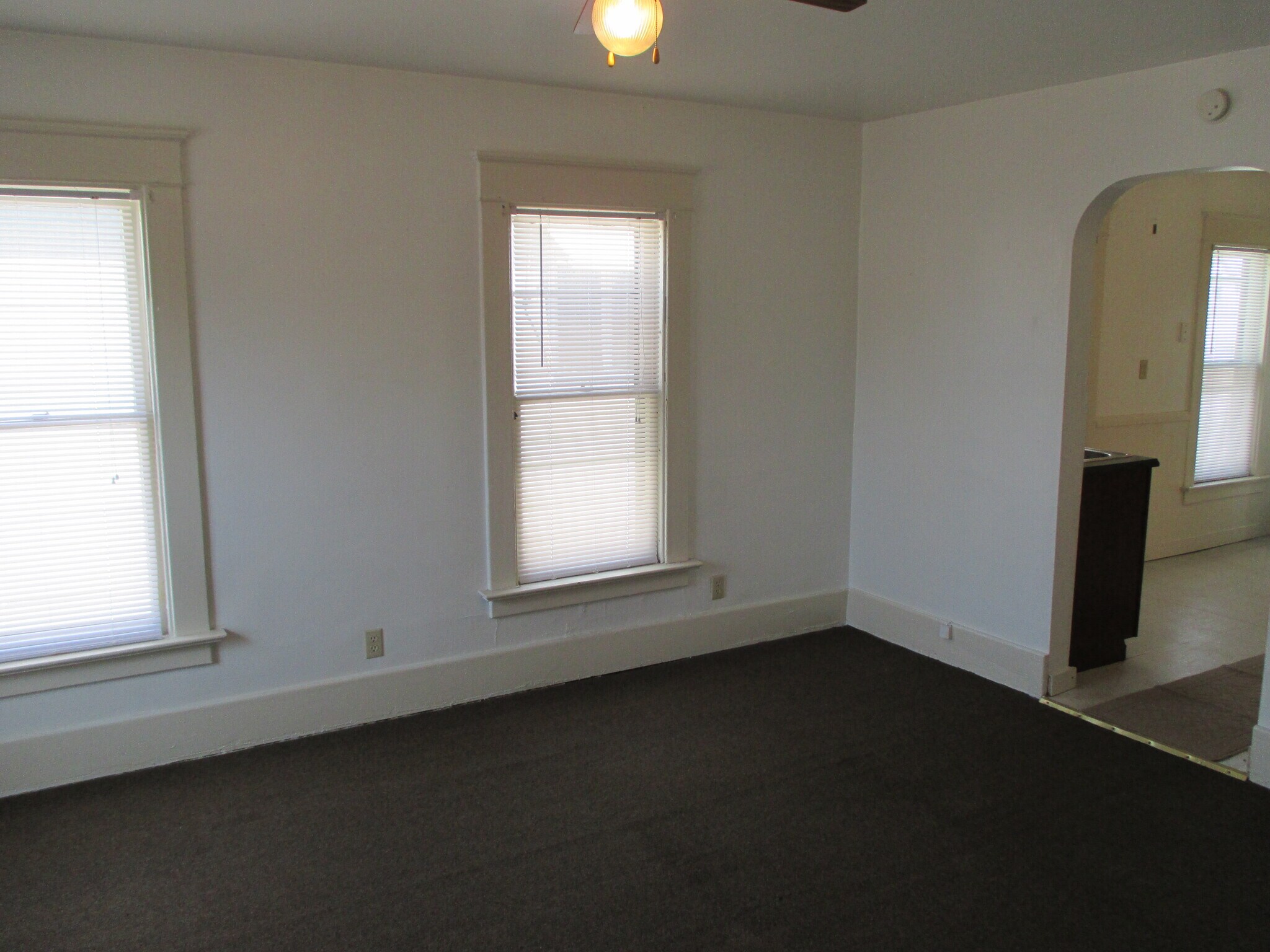 Building Photo - 817 Hess Ave