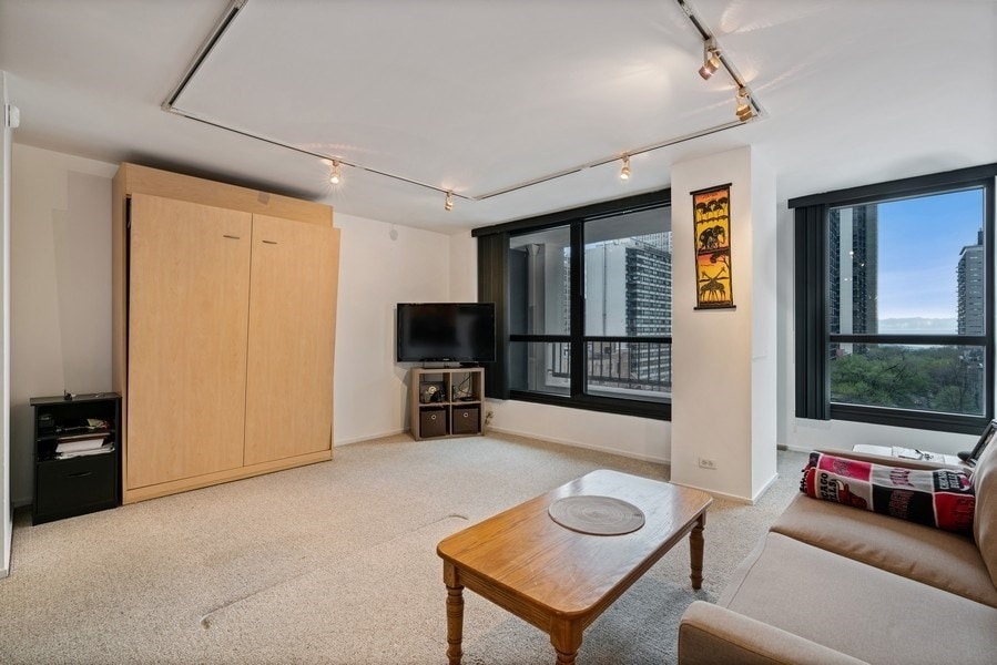 Building Photo - 1030 N State St