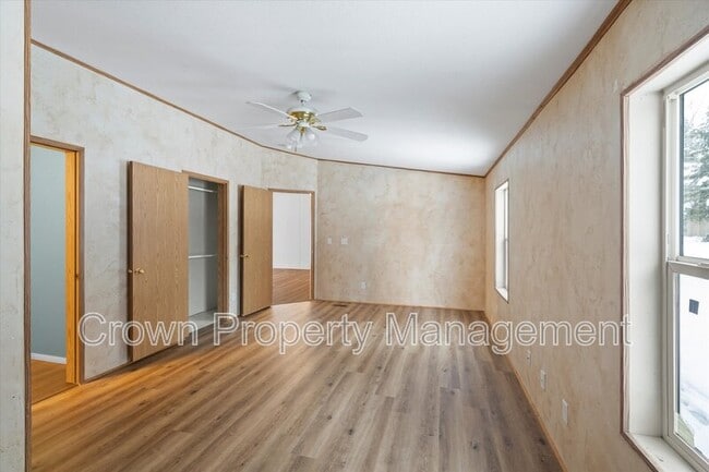 Building Photo - 2520 E Edgewood Dr