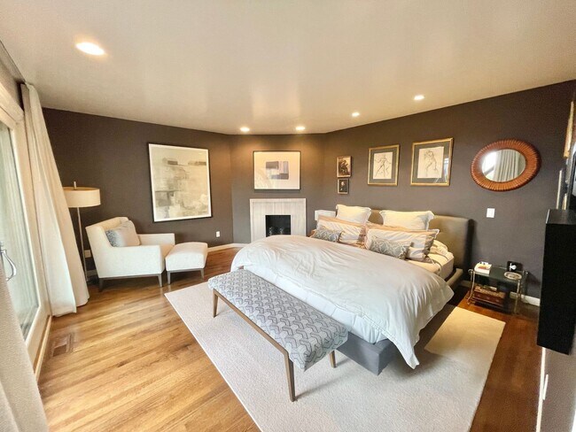 Building Photo - 3BR/2.5BA INCOMPARABLE Views!!! Prime Corona Heights Residence! 2 car parking and laundry! PROGRE...