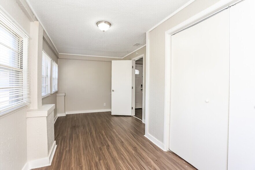 Building Photo - 2839 Spring Park Rd