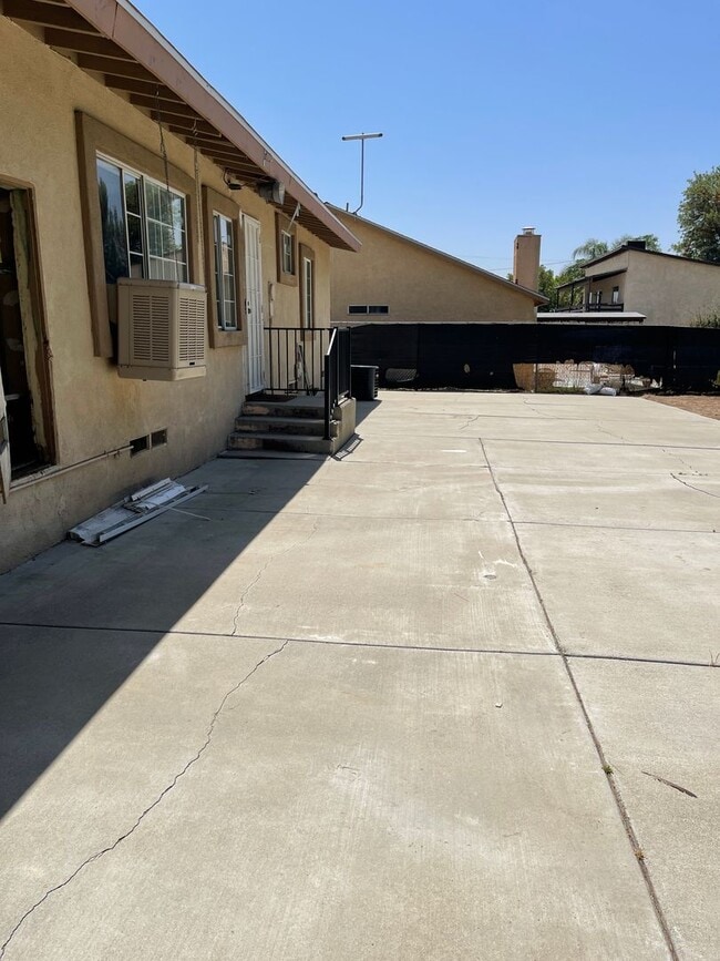 Building Photo - Aspen Ave - BLUE