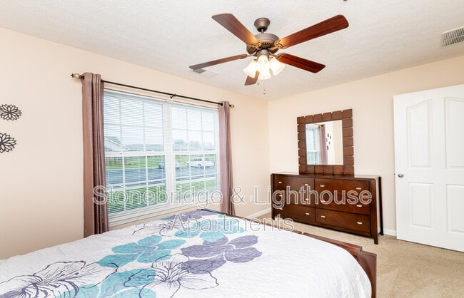 Building Photo - 201 Stonebench Cir