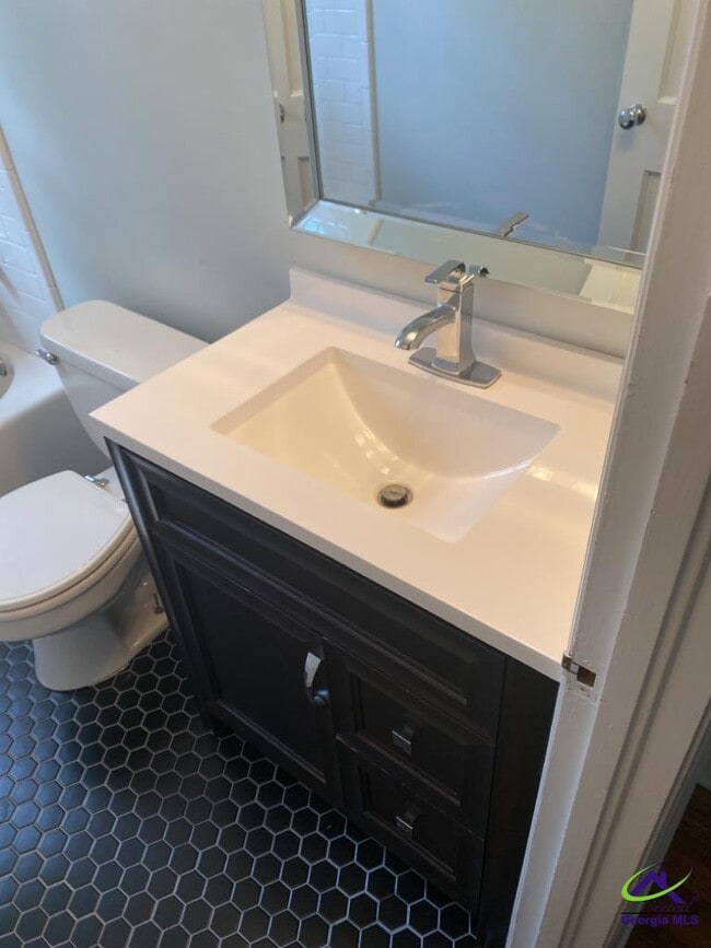 Building Photo - 2740 Northwoods Dr S