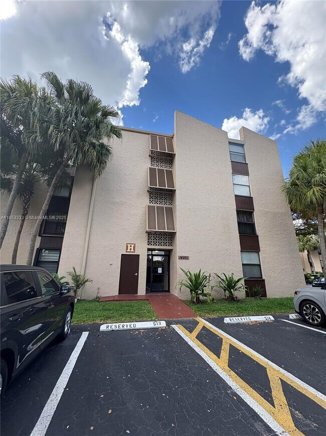 Building Photo - 14501 N Kendall Dr
