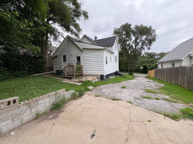 Building Photo - Beautiful 4 Bedroom  House