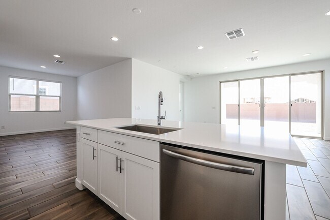 Building Photo - COMING SOON!! HOME IN TOLLESON! 4 BEDROOM 3 BATHROOMS!