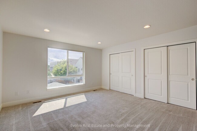 Building Photo - Evolve Real Estate: Gorgeous Townhome Near Sloan's Lake AVAILABLE JUNE 1ST!