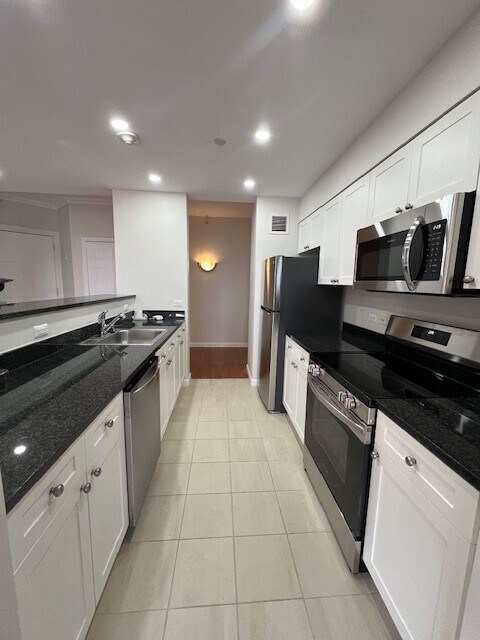 kitchen - 300 Mamaroneck Ave