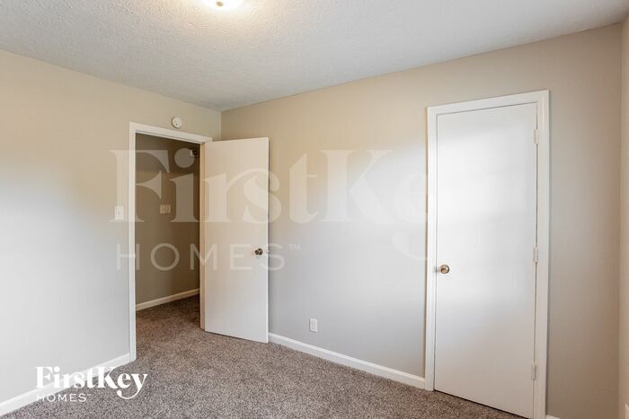 Building Photo - 522 Nelson Dr
