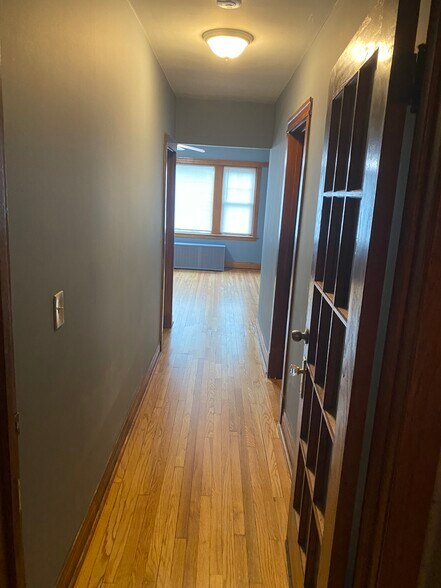 Building Photo - 5312 W Wrightwood Ave