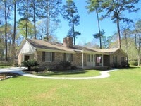 Building Photo - Spacious Brick Home on 1.18 Acres with Sun...