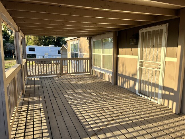 Building Photo - 16340 Sycamore Ave