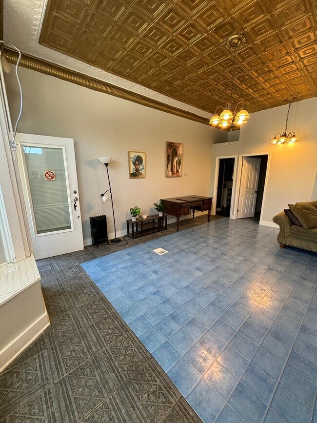 Building Photo - 3260 W 105th St