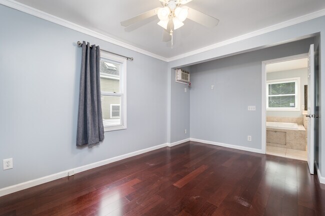 Primary suite bedroom - 1099 North Ave
