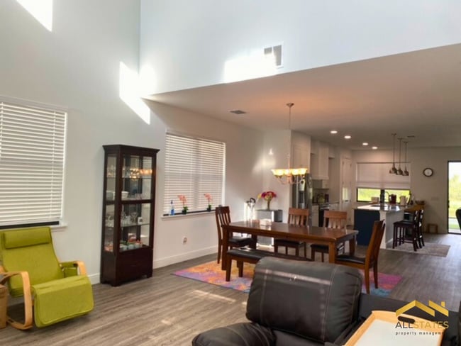 Building Photo - 2941 Siesta View Dr