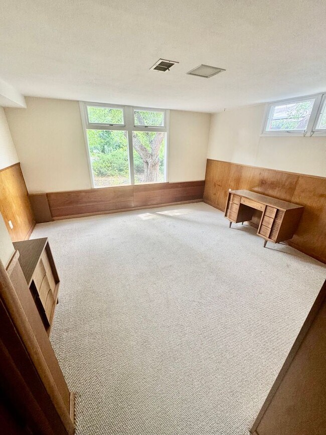 Building Photo - Mid-Mod Wheat Ridge Gem!