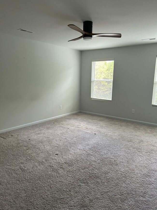 Building Photo - Everridge Development