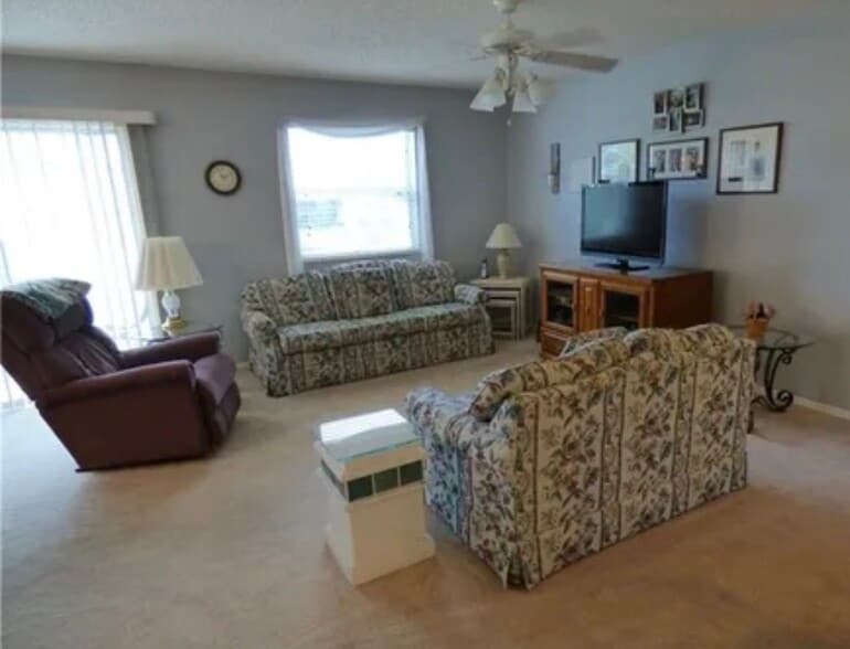 Building Photo - 2802 Salamanca St