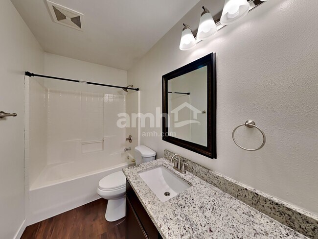 Building Photo - 10415 Red Fern Ct SE