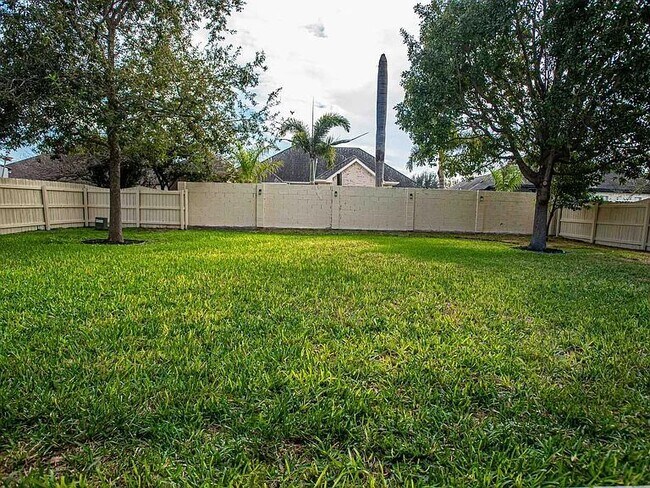 Building Photo - 1616 Sebastian Dr