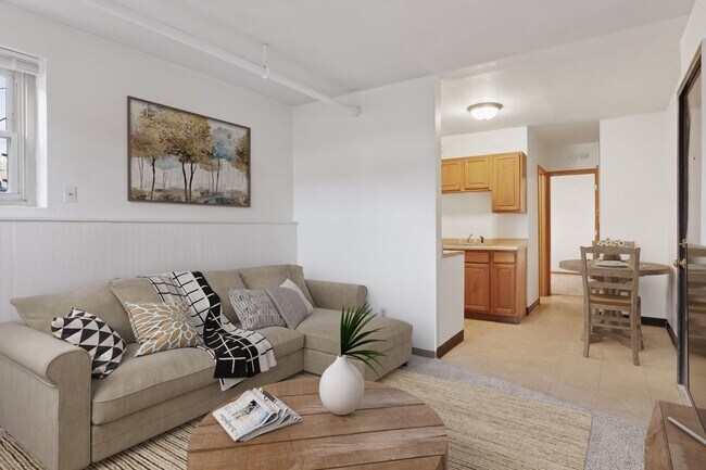 Building Photo - Spacious, Updated 1BR on Beautiful Iris Park!