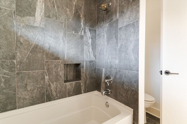 Building Photo - Beautiful Home in Nichols Hills + 3 bedrooms