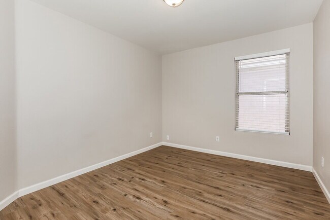 Building Photo - 1055 E Denim Trail