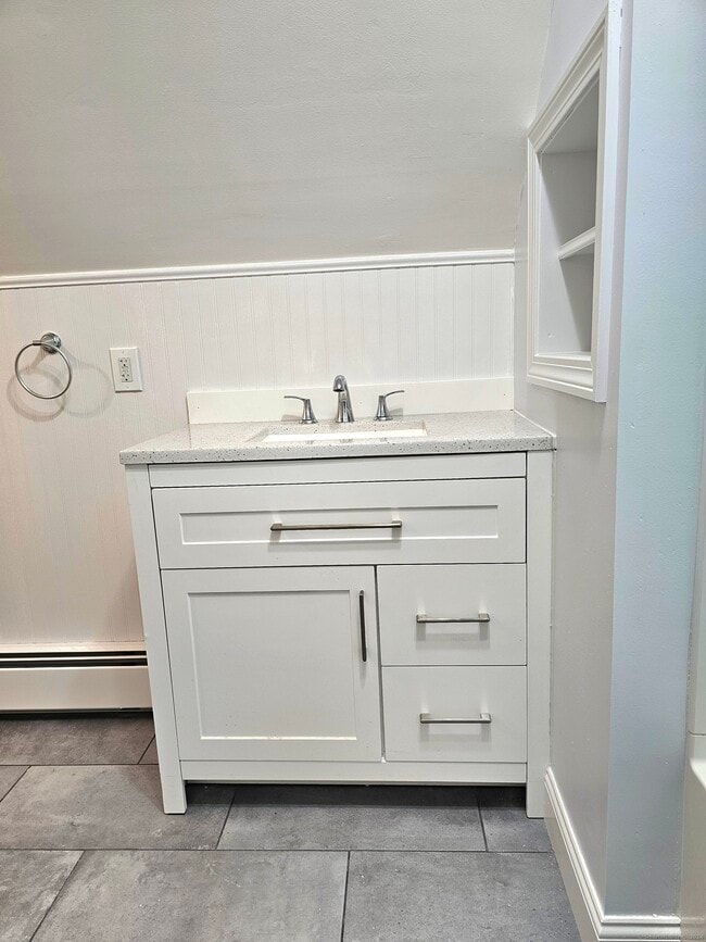 Building Photo - 4 Knoll Ave