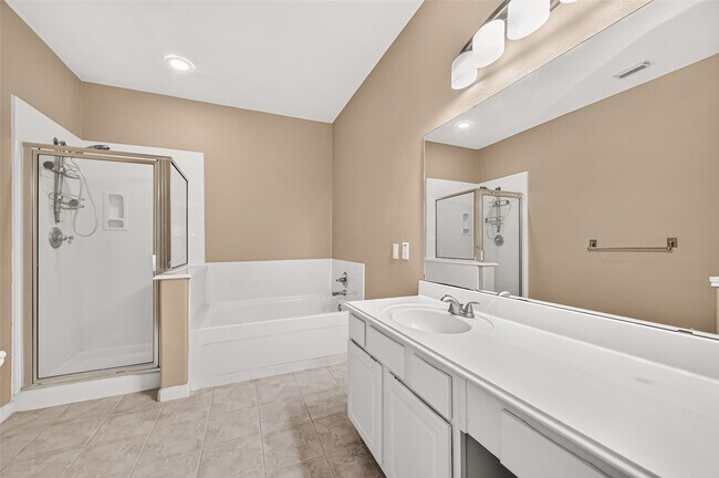 Building Photo - 3223 Legends Creek Dr