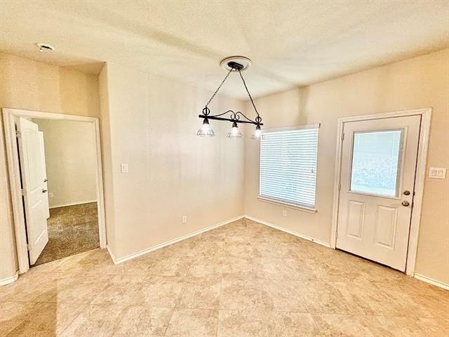 Building Photo - 3020 Tamarack Ln