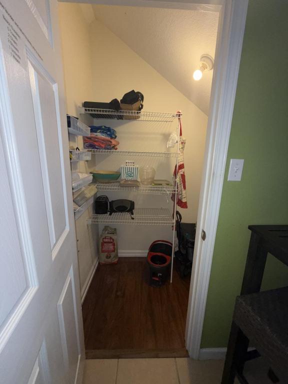 Building Photo - 1131 Century Oaks Dr